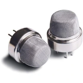 MQ135 یک آی‌سی سنسور گاز است که برای اندازه‌گیری کیفیت هوا و تشخیص گازهای آلرژنیک مانند آمونیاک، بنزن، دی‌اکسید کربن، و دود استفاده می‌شود.